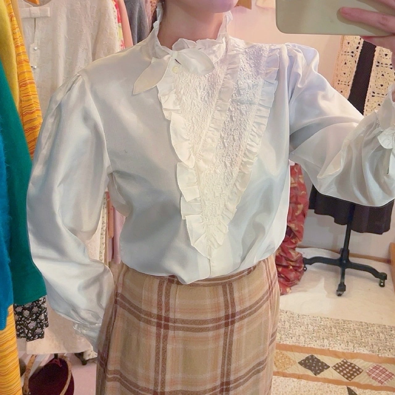 triangle frill mini scarf white blouse