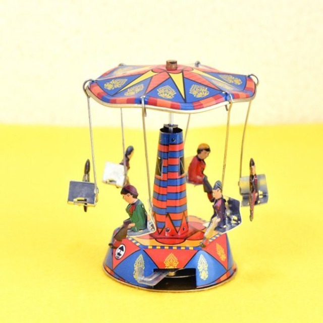 インド   レトロなブリキのおもちゃ   メリーゴーランド