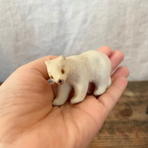 寂しげなシロクマ