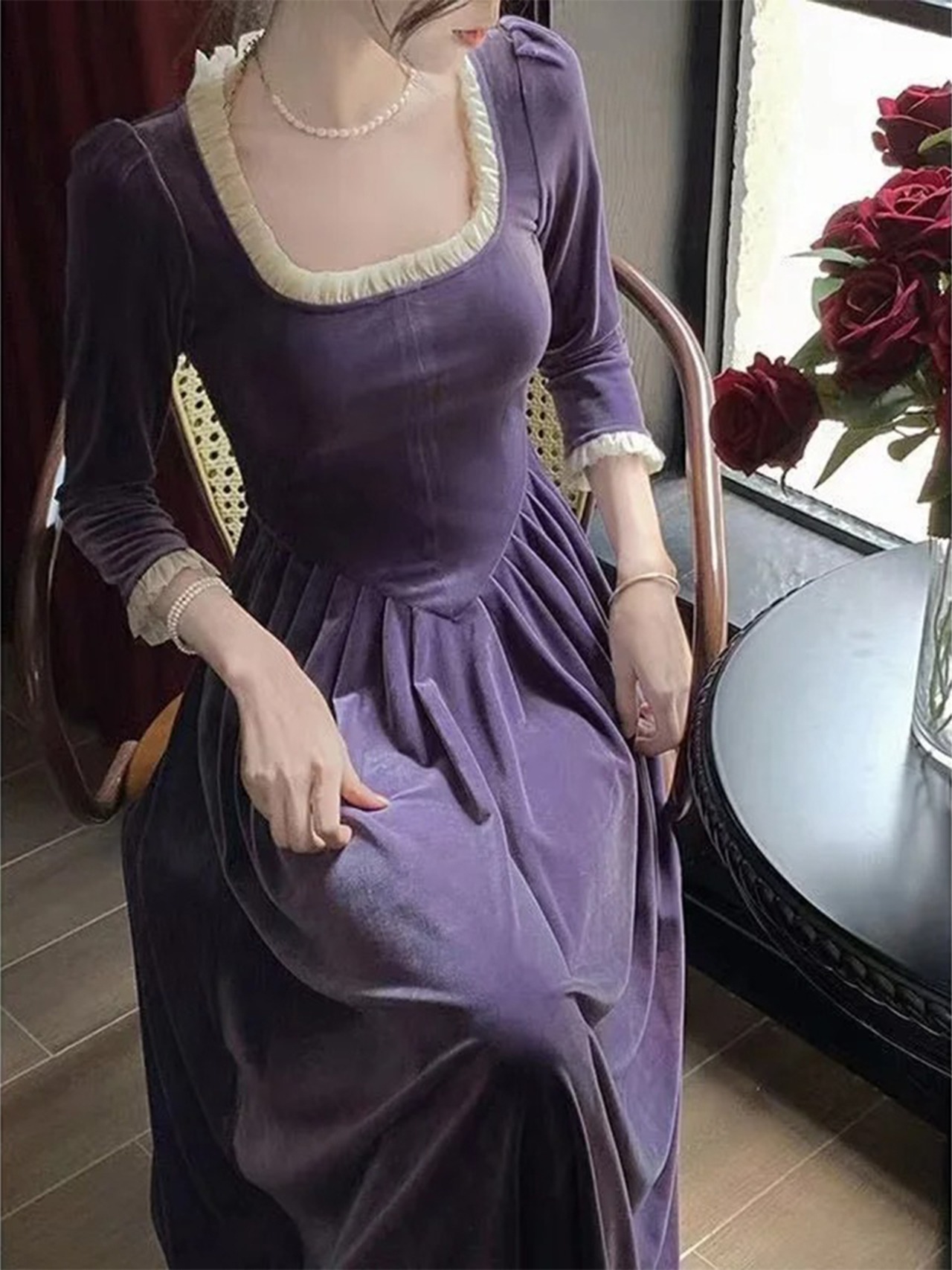 【0078】Vintage Velvet Square Collar Long Sleeve Dress