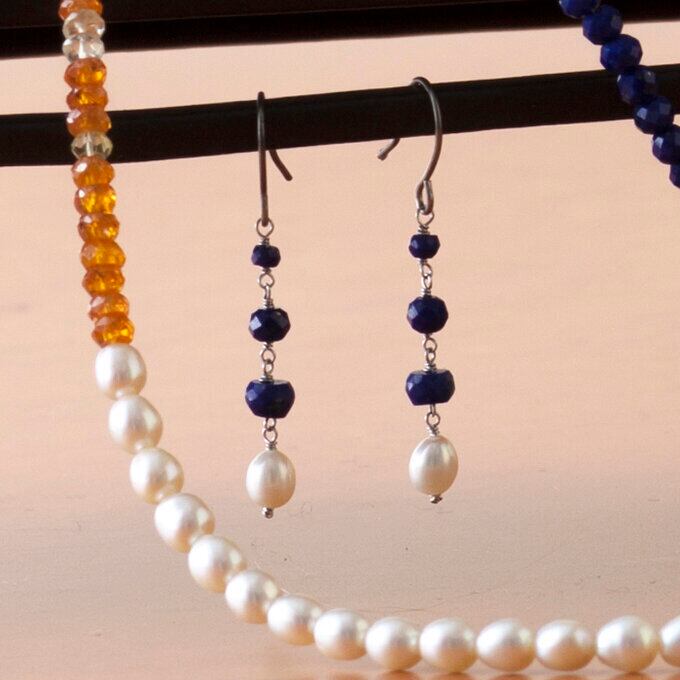 フェルメールの「牛乳を注ぐ女」 ピアス/イヤリング