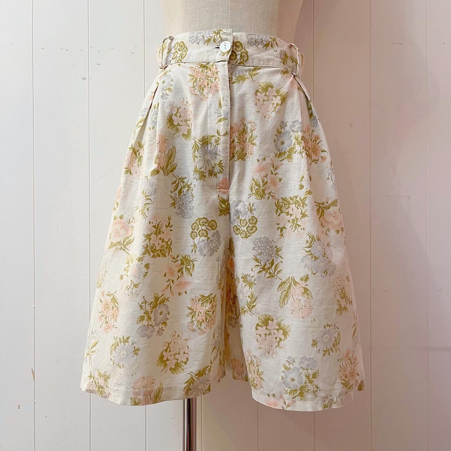 Laura Ashley / flower half pants