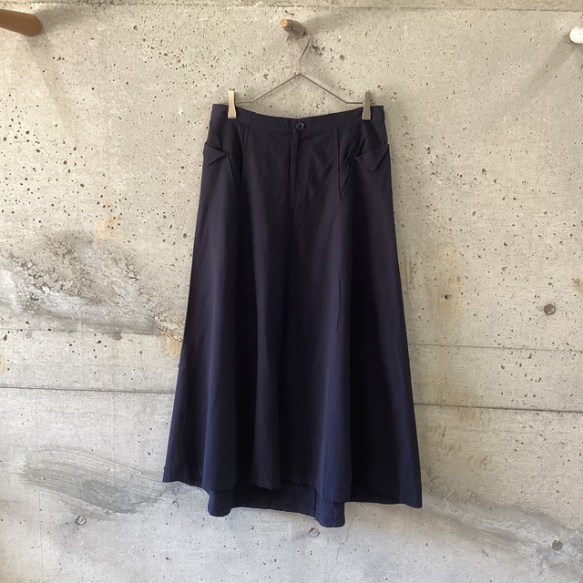 Black trapezoid long skirt