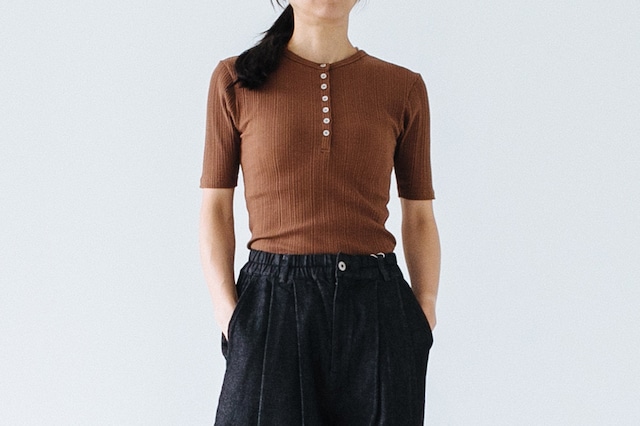 スラブヤーンランダムリブ 五分袖ヘンリーTEE