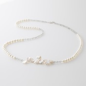 きらめくラブラドライトと淡水パール サイドにアクセント！花びらパールロングネックレス ne1156