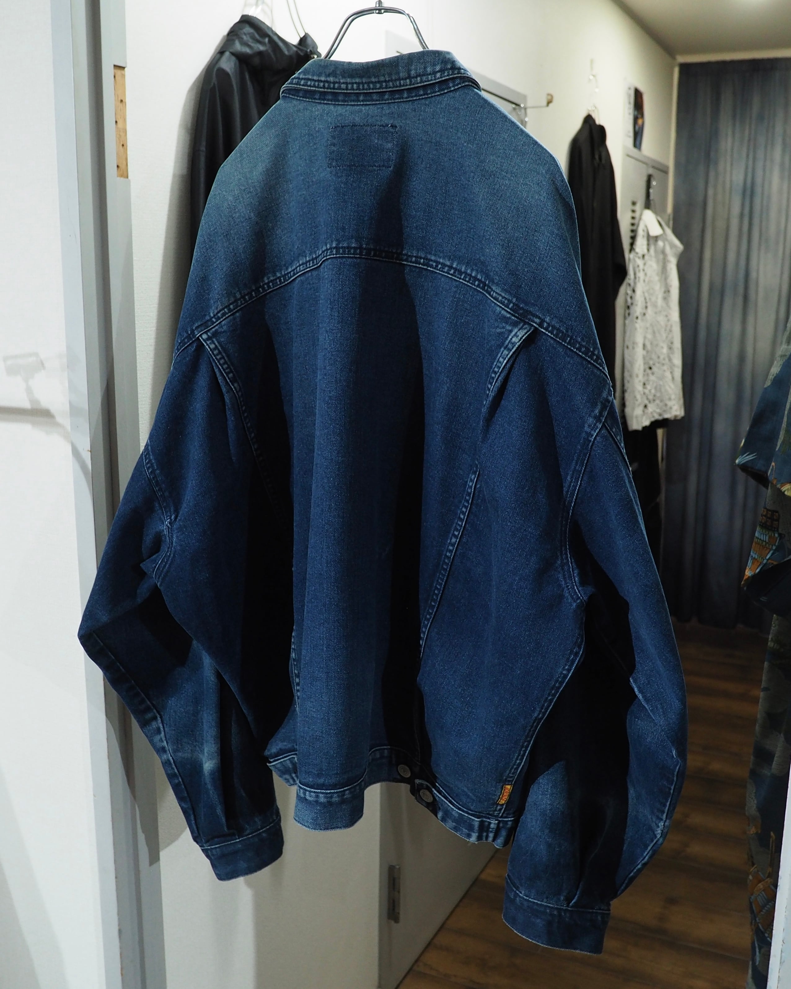 1990s " JORDACHE " Beautiful Fade Indigo Blue × Over silhouette vintage Denim Tracker jacket