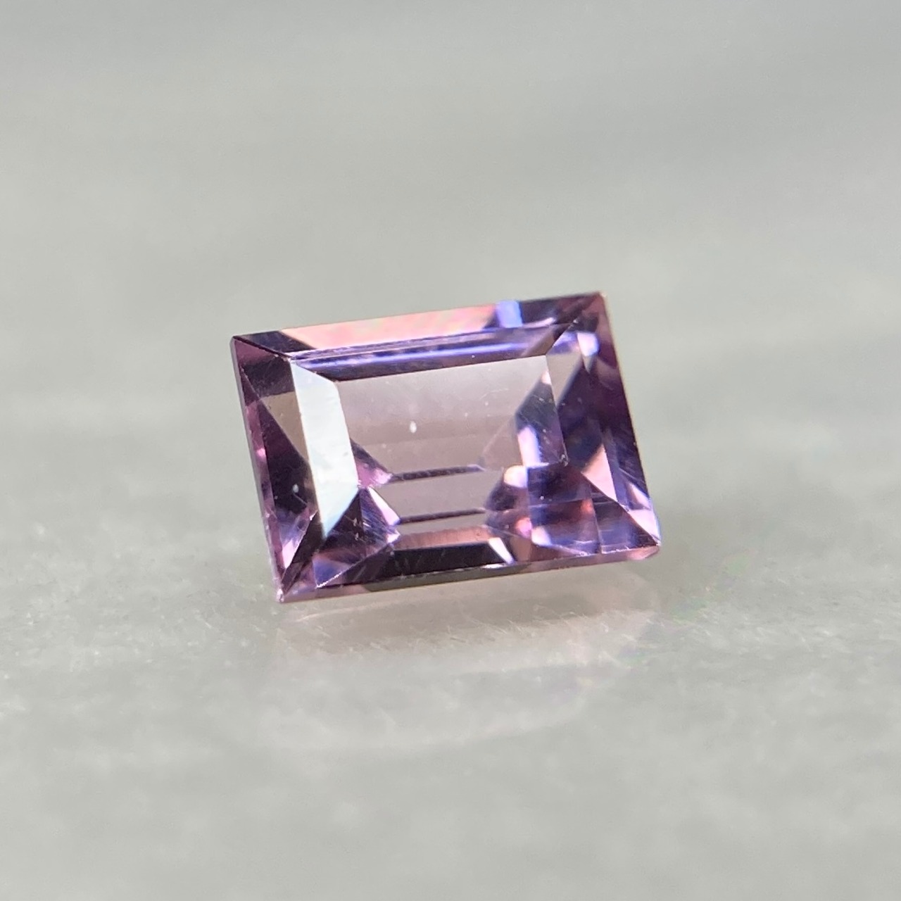 スピネル 長方形 約4mm*3mm No.BP-2