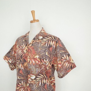 Botanical print open collar shirt