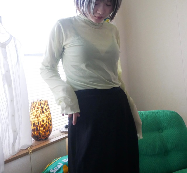 90s Vintage Sheer Mock Neck - pistachio