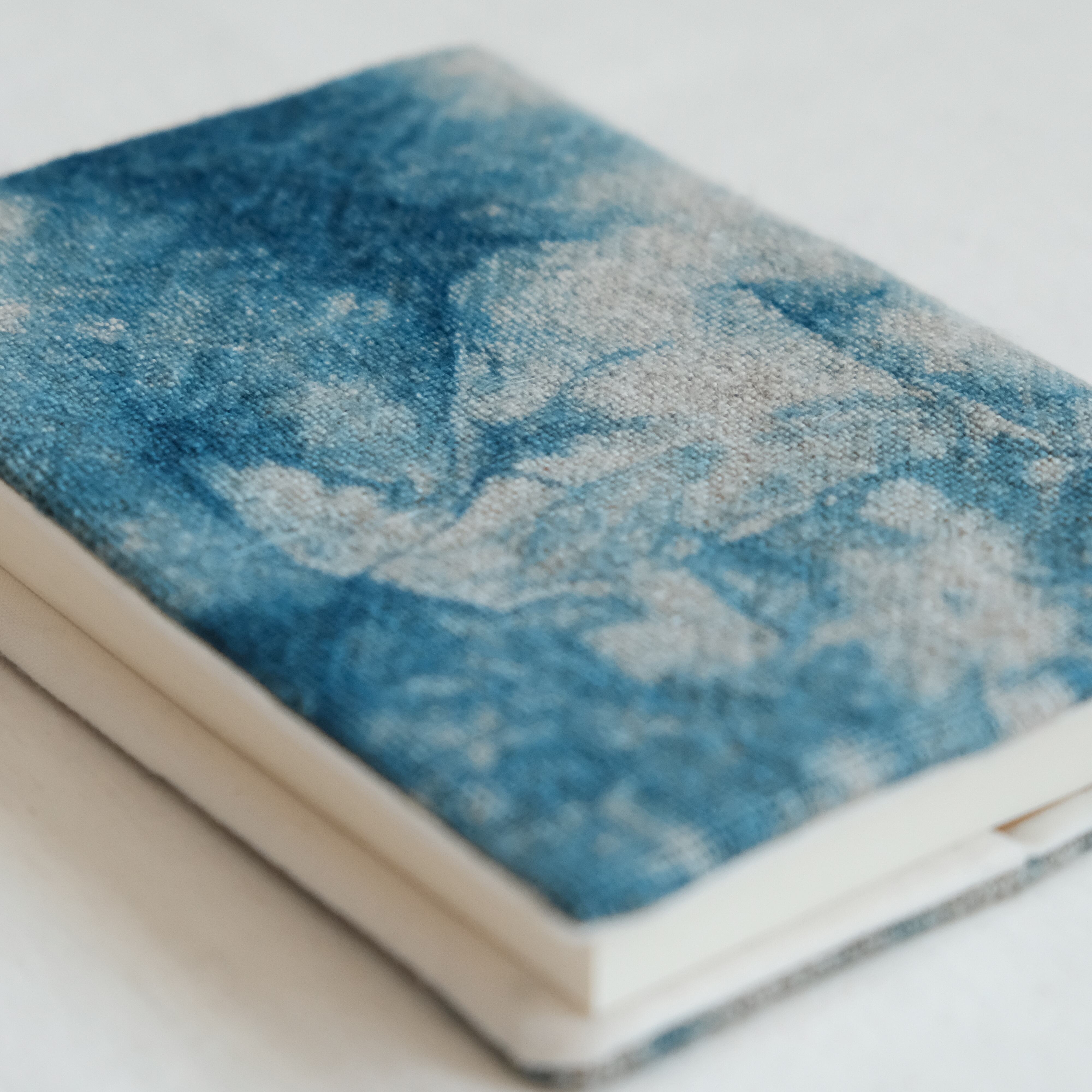 藍染めリネンのブックカバー〈 斑 〉 #03