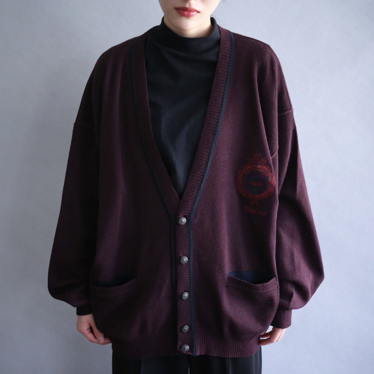 one point embroidery and 2-tone line design 5b loose silhouette cardigan（made in italy）