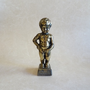 古いベルギーの小便小僧のオブジェ