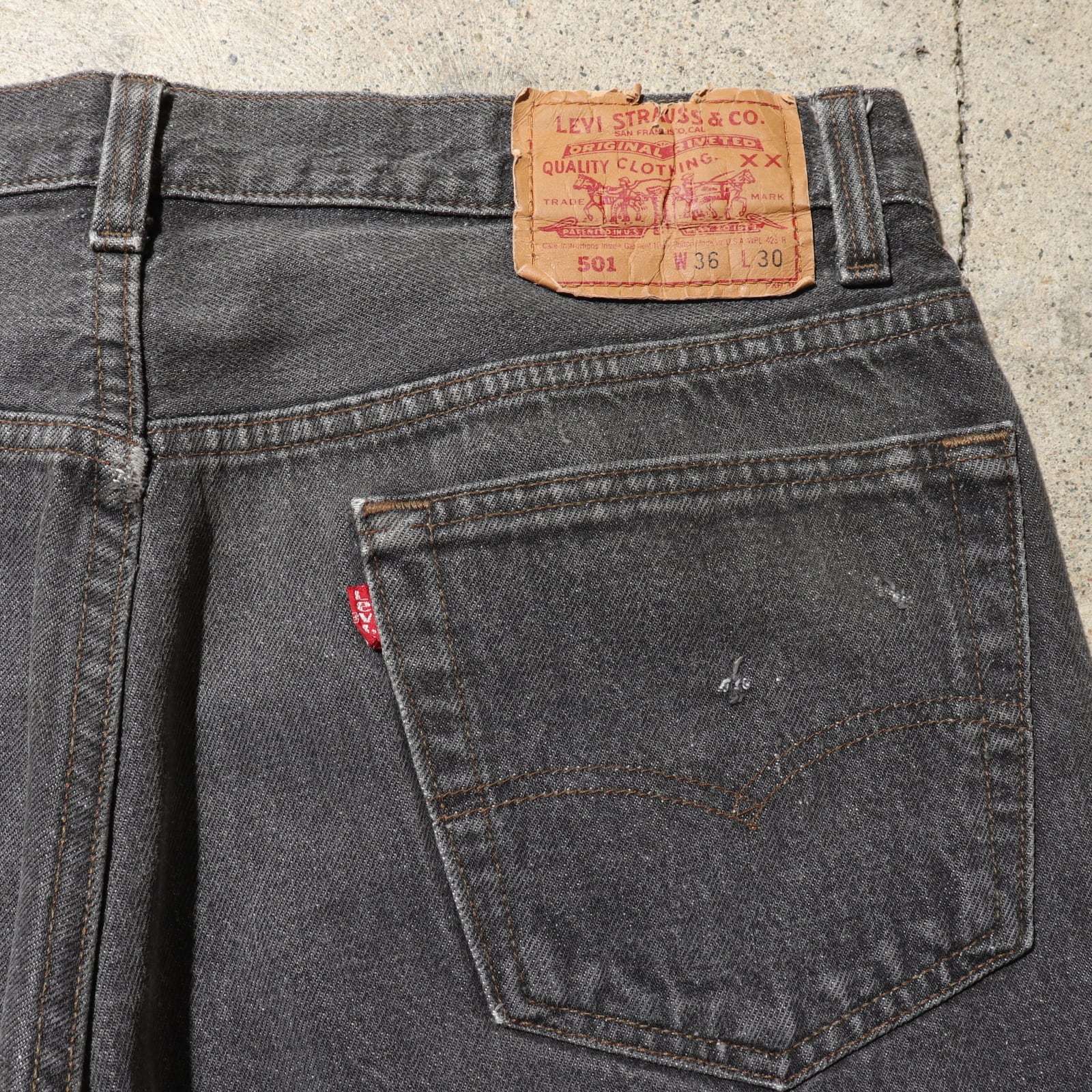 36×30 先染め 501 米国製 Levi's ブラックデニムパンツ 92年 ...