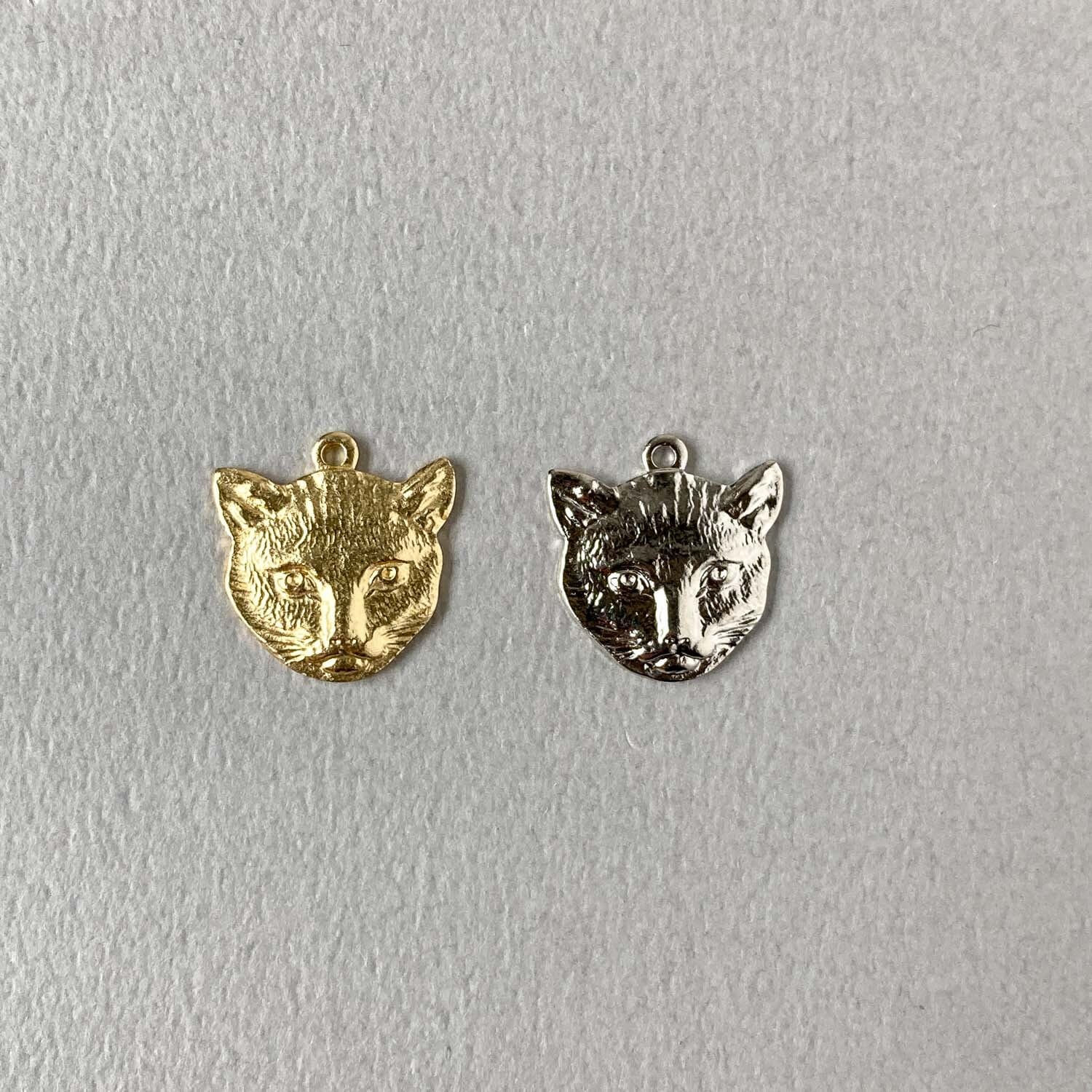 新色追加〉USA真鍮 猫の顔パーツチャームM（15mm） | Dua-アクセサリー