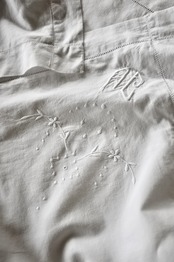 フランス 78c 白の花粉と白の花とモノグラムのあるクッションカバー アンティーク