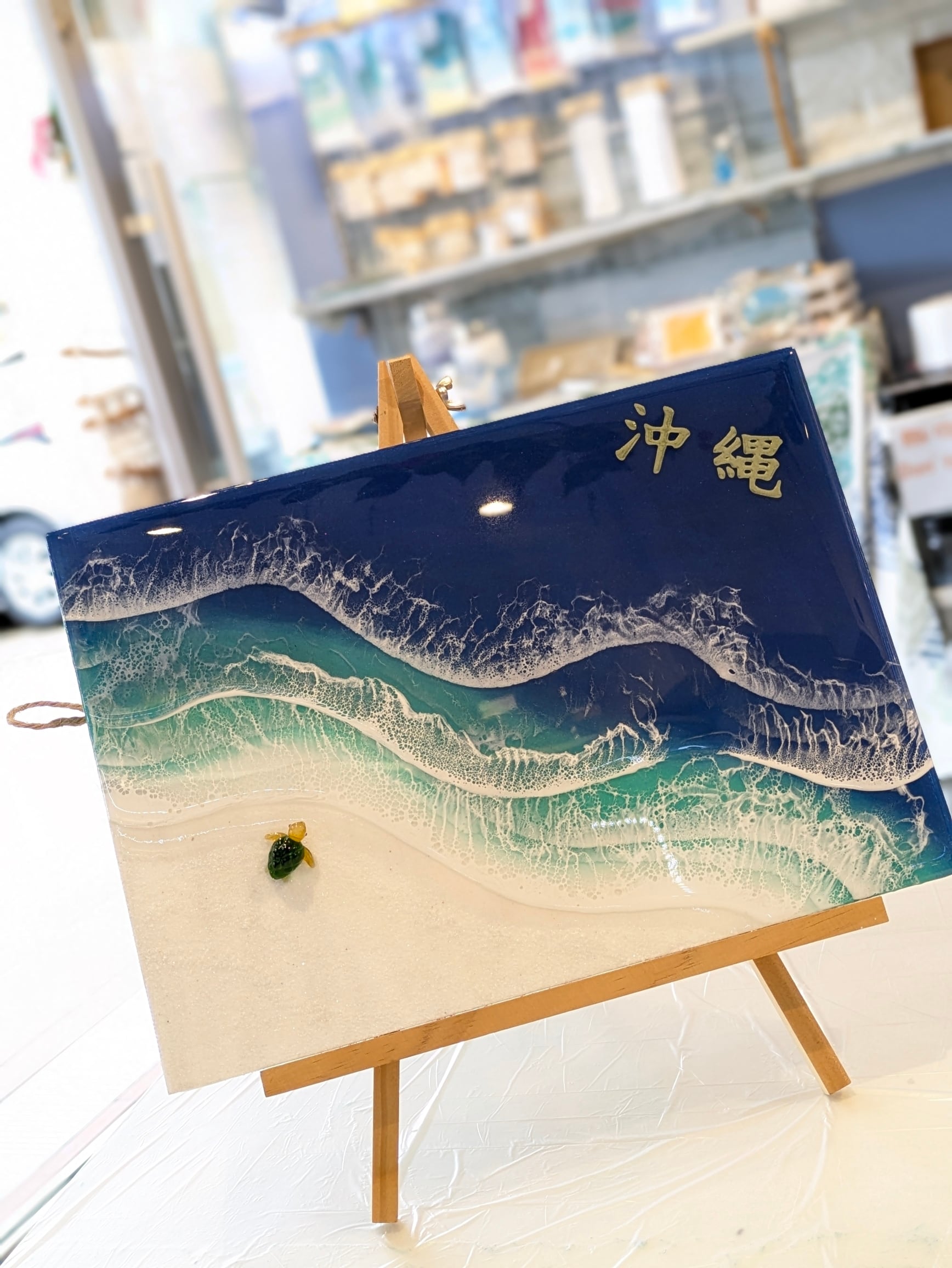 ⑦シーサーのオーシャンアート おきなわ　ピンク　(メス)　レジンアート ⑦シーサーのオーシャンアート ピンク (メス) レジンアート | カラー