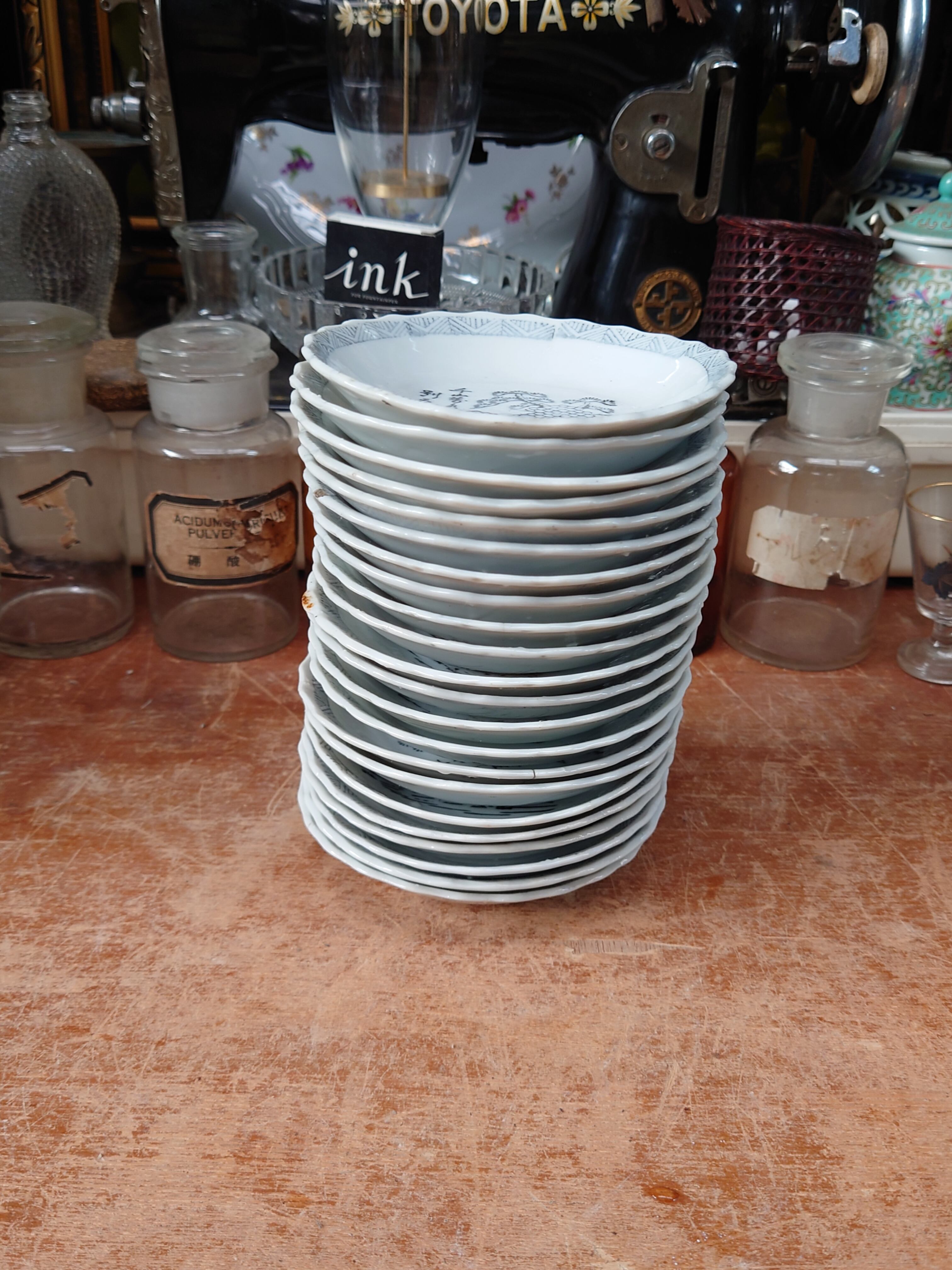 あめや瓶 薄い青のガラス 十角形 アルミ蓋付き 美品