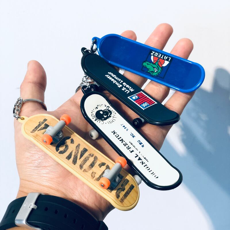 Tumulus: GEGEEN DOMOG ミニ フィンガー スクーター ペンダント オリジナル タイド ブランド トレンド 個性 ストリート クリエイティブ キーホルダー リング 指輪 Tum1973108343