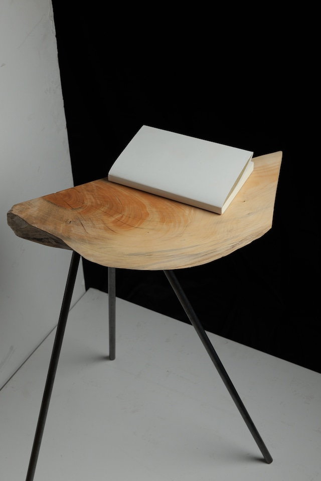 Side table "栃"