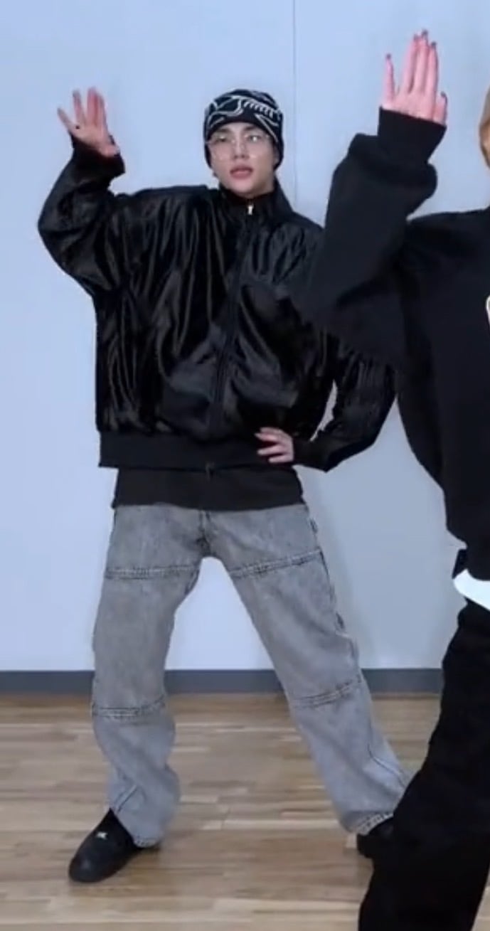 ☆Stray Kids ヒョンジン 着用！！【MAISON MINED】SPREAD CARPENTER