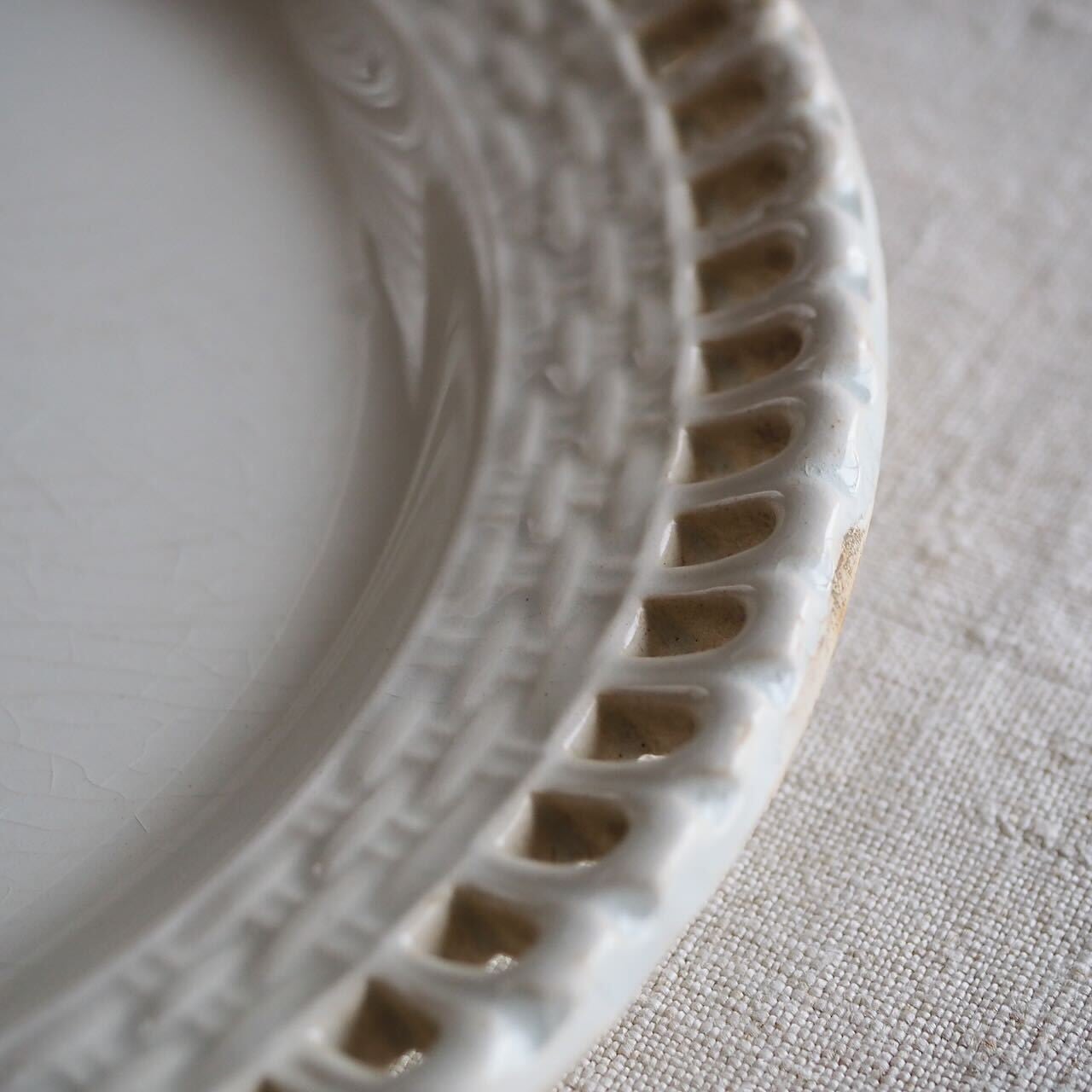 1844年金賞受賞・サルグミンヌU&C時代のパニエ皿 | ヴィラモンローズ