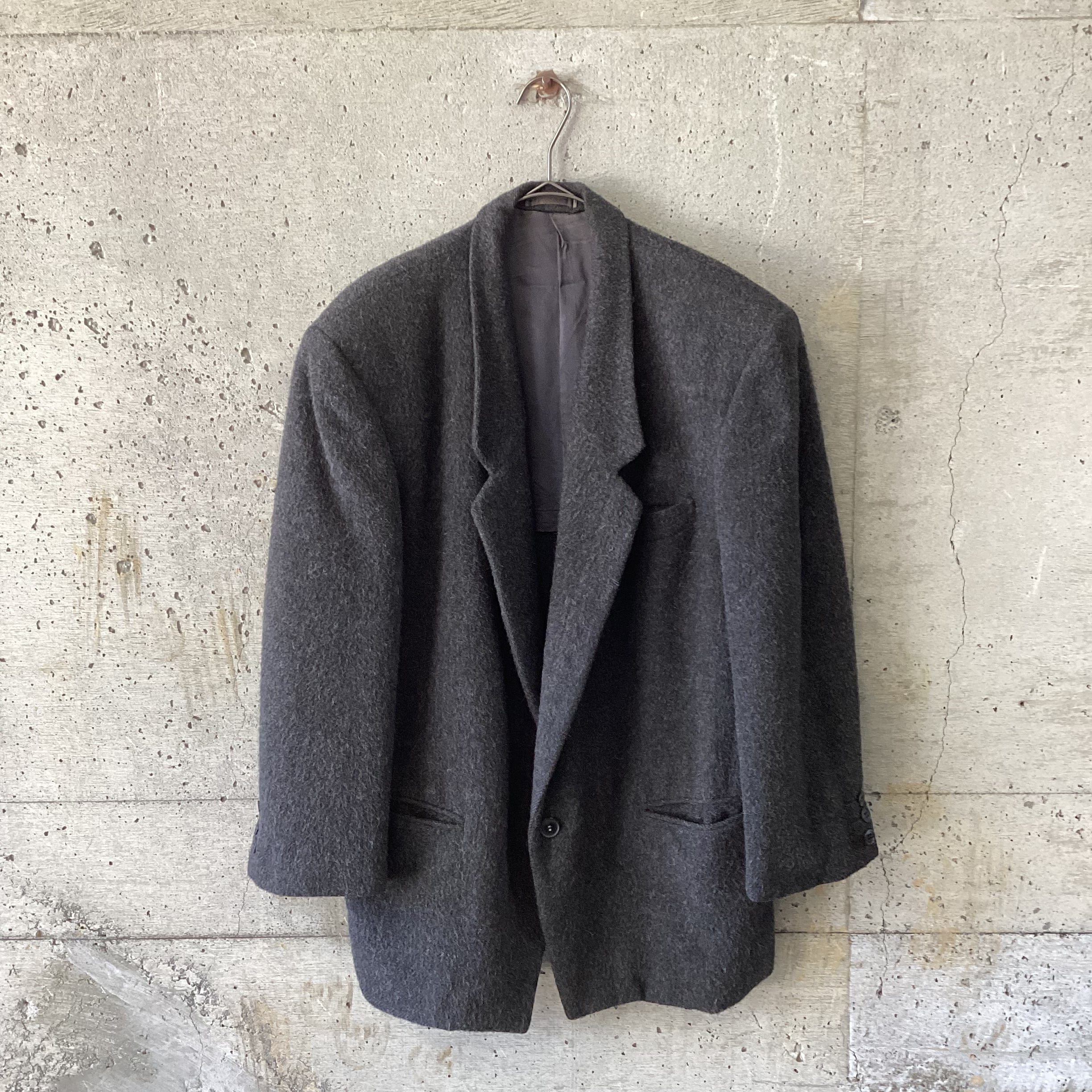 Gray one-button jacket