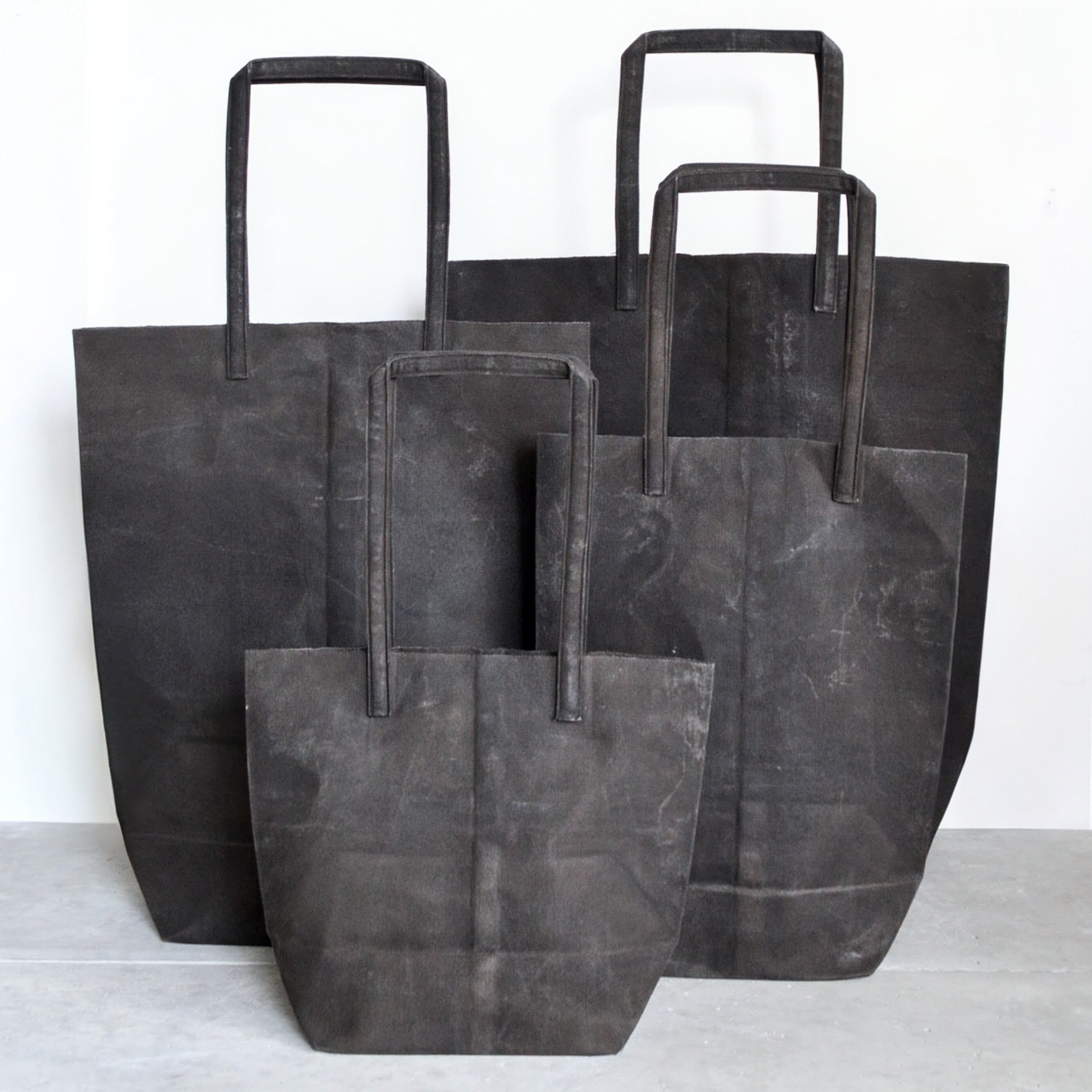 KAZUMI TAKIGAWA トートバッグ XL チャコールグレー 灰色 蝋引 瀧川かずみ / FUNAGATA BAG XL | MA STORE