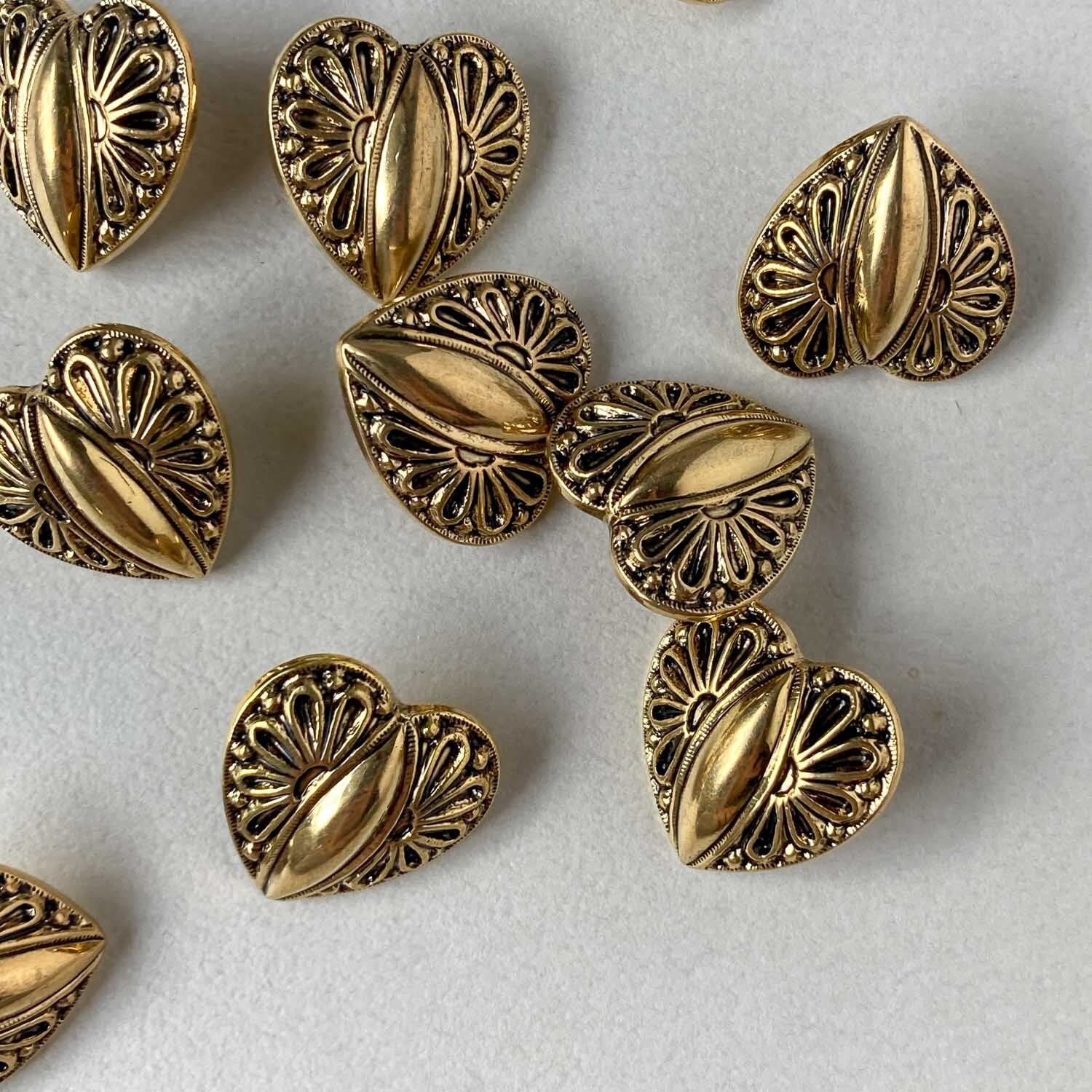 お花模様入りハートのイタリアボタン(20mm)