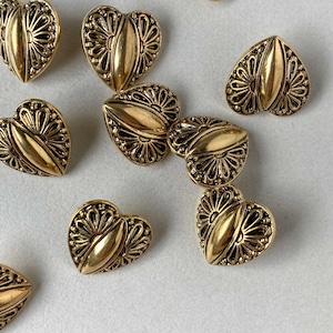 お花模様入りハートのイタリアボタン(20mm)