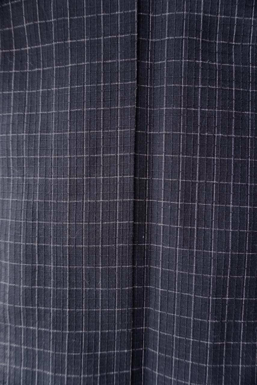 単衣】紺仁工房 片貝染紅梅綿麻 黒紺系 格子文 仕立上がり品 | 大山