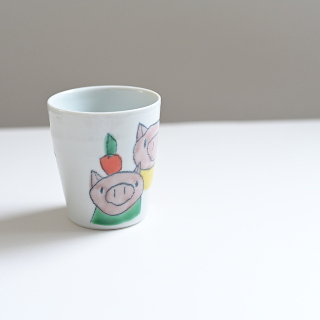 村田菜穂美作　長コップ「さんびきのこぶた」　［2104130000416］