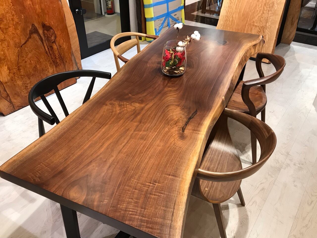 【早い者勝ち！SALE！】ウォールナット　一枚板テーブル　店舗什器　ディスプレイ ウォールナット 一枚板 | 千年家具 - 一枚板 テーブル専門店