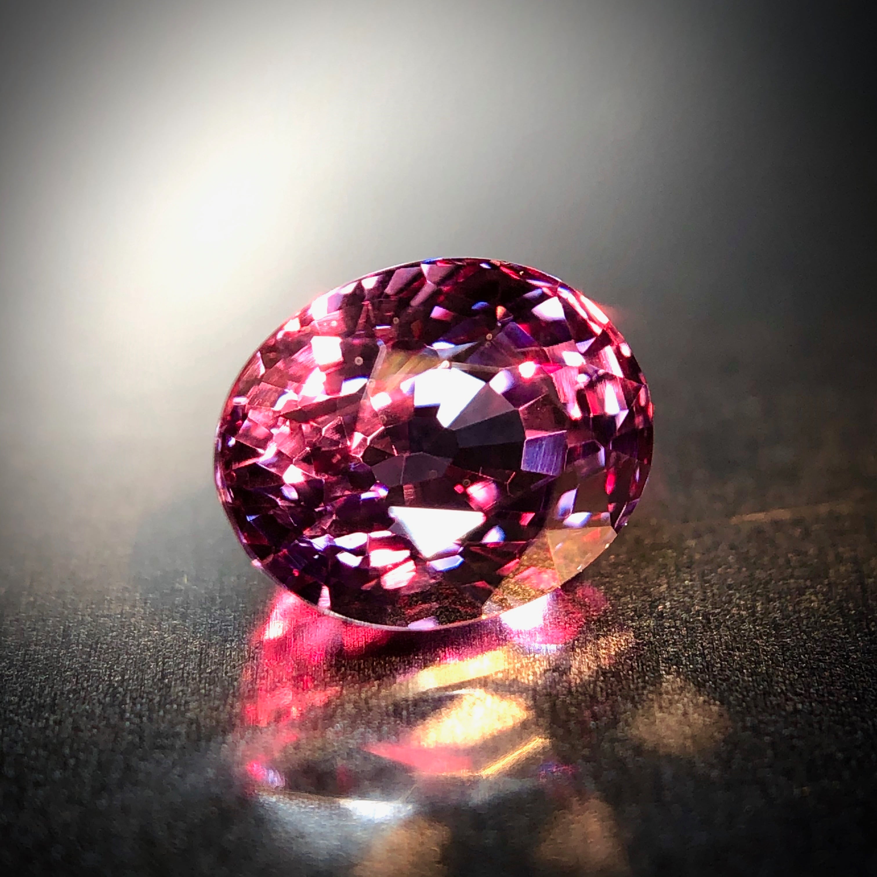 ドラマティックな色彩変化 1.07ct 天然 カラーチェンジガーネット