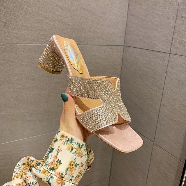 ヒールのスリッパ女性はファッショナブルなフェアリースタイル2020春の新しい野生のネット赤厚いラインストーンサンダルとスリッパ女性を着用します。 部族の婦人靴9440620