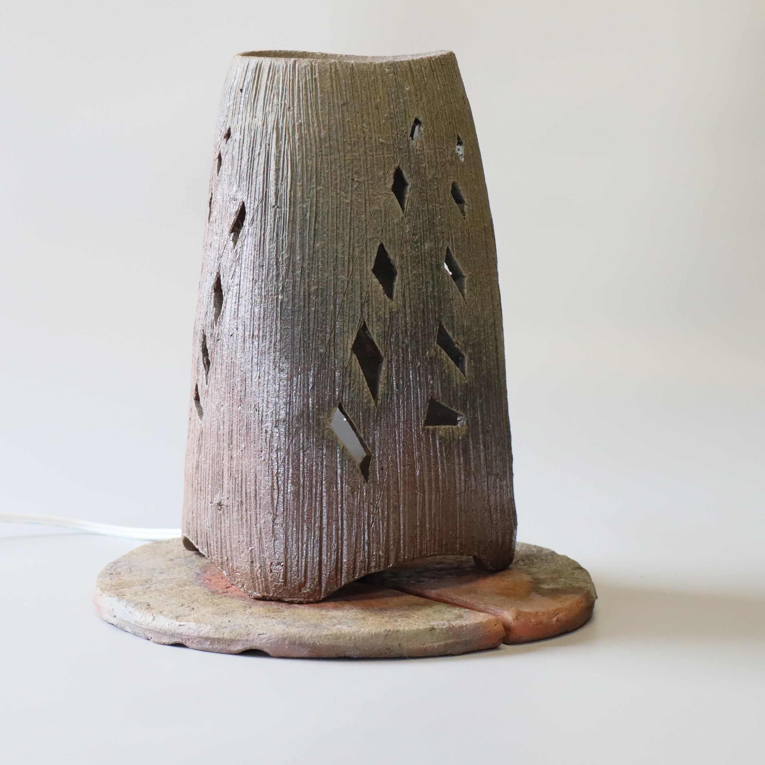 備前焼 あかり”角” 縦横17㎝×高さ25㎝ 土台ライト付 | 備前焼 ネット