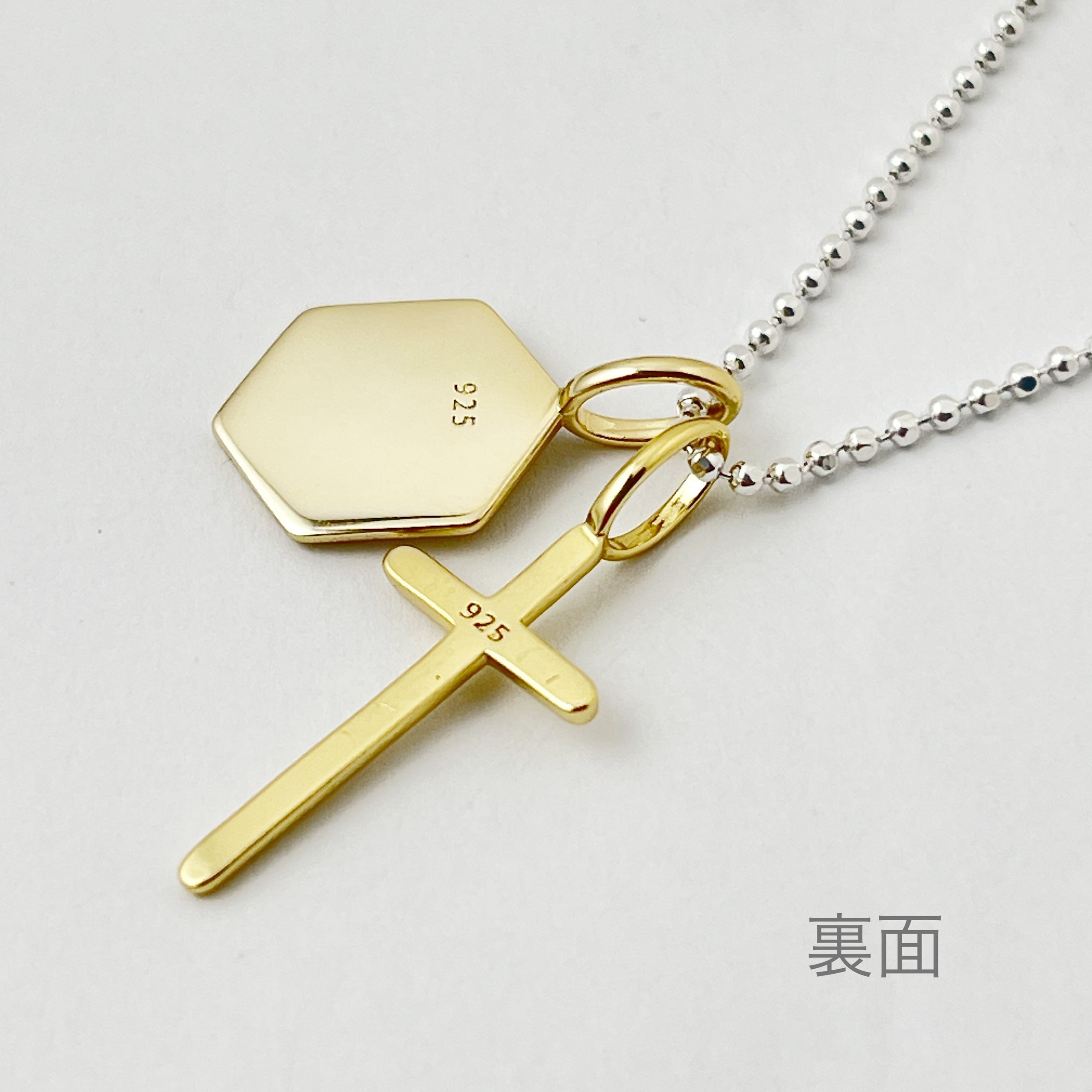Gold coating クロス + ハニコム イニシャル ペンダント TOP 2つ