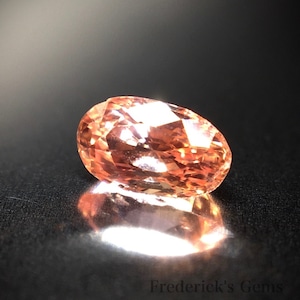 0.68ct ドラマティックな”サンセット・カラー” 天然 パパラチァサファイア