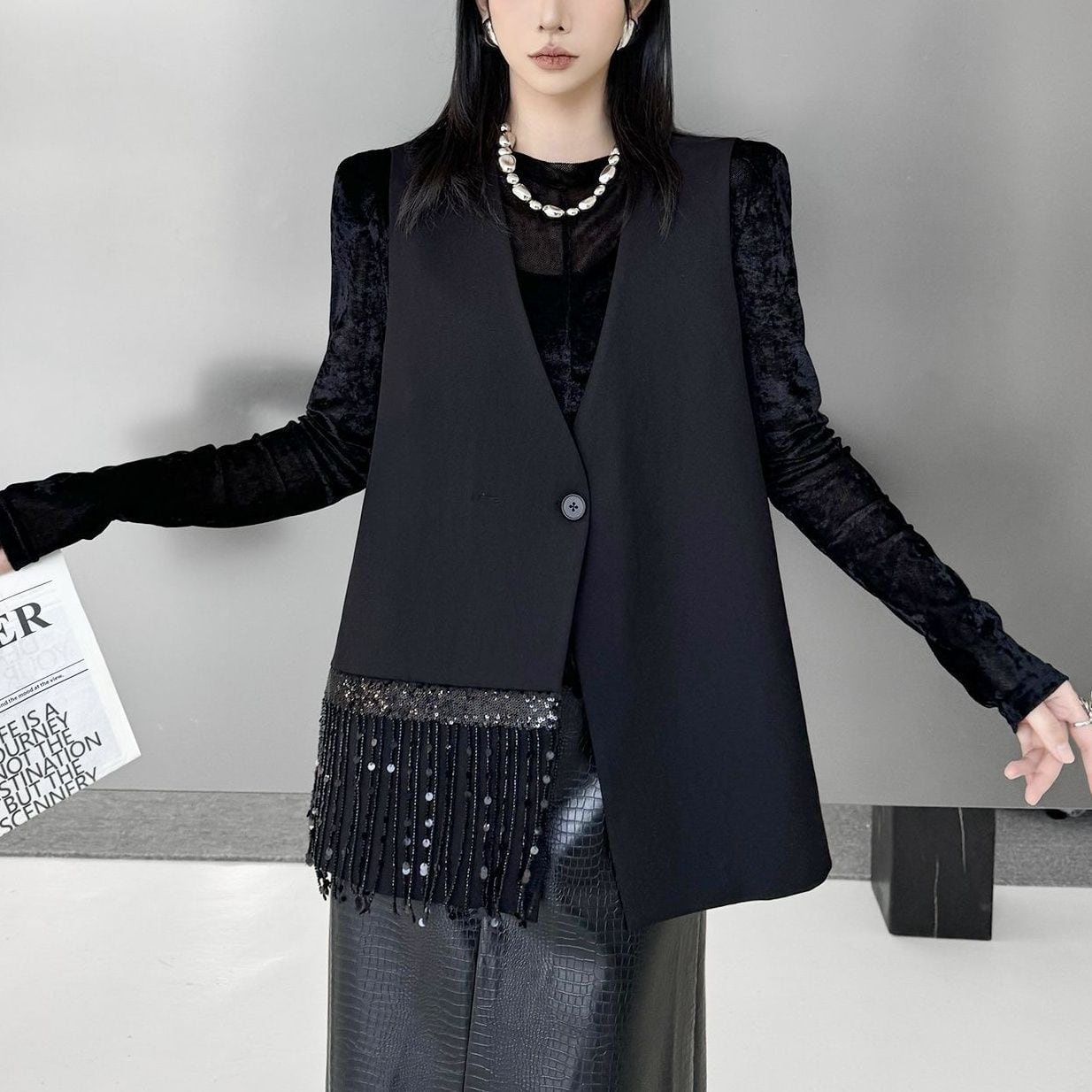 BLACK SEQUINS FRINGED V-NECK VEST JACKET 1color M-16073