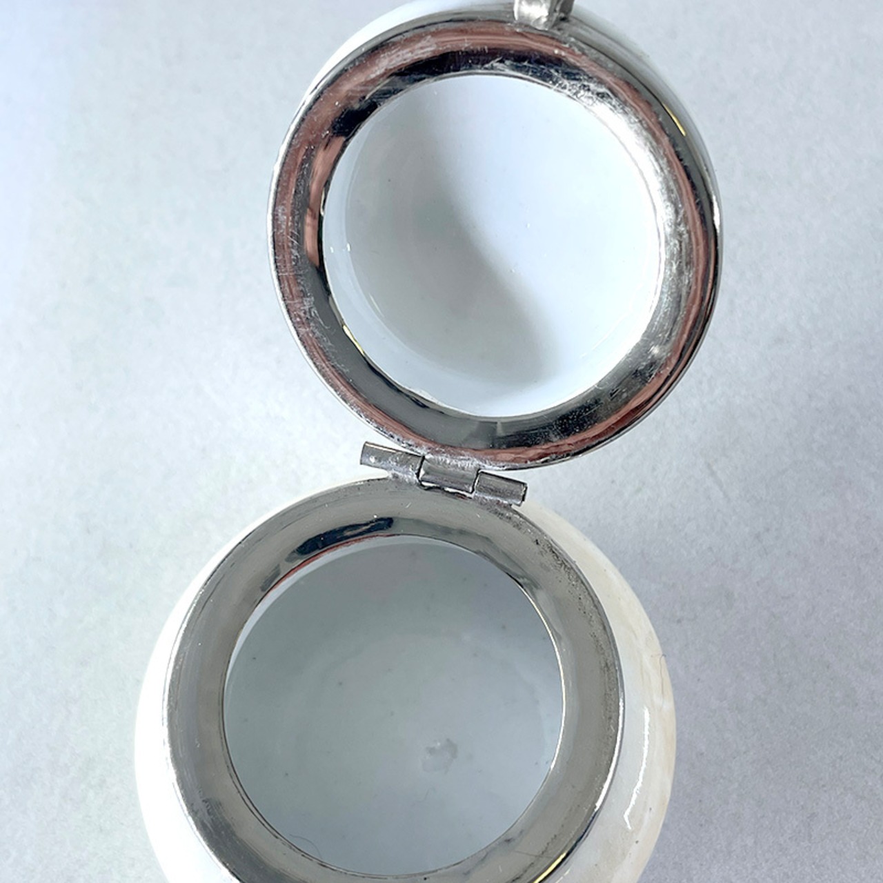 陶器小物入れ　手描き　燕　野鳥　リモージュ　丸型 19ota45