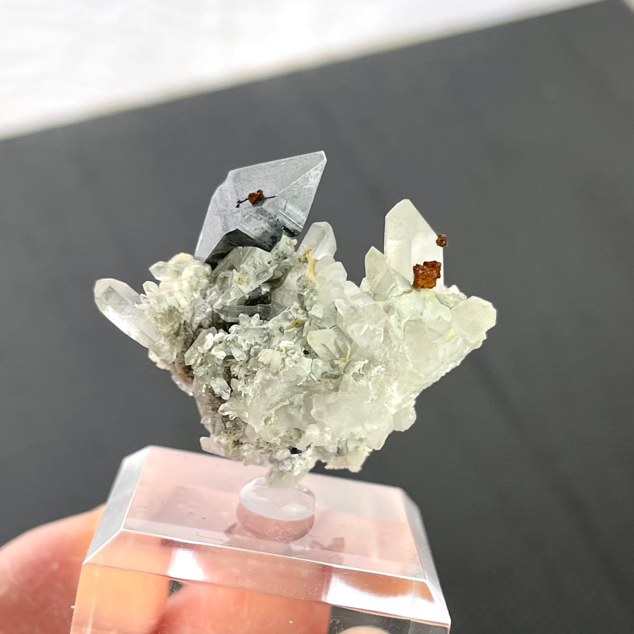 アナテース / クローライト / クォーツ【Anatase with Chlorite in