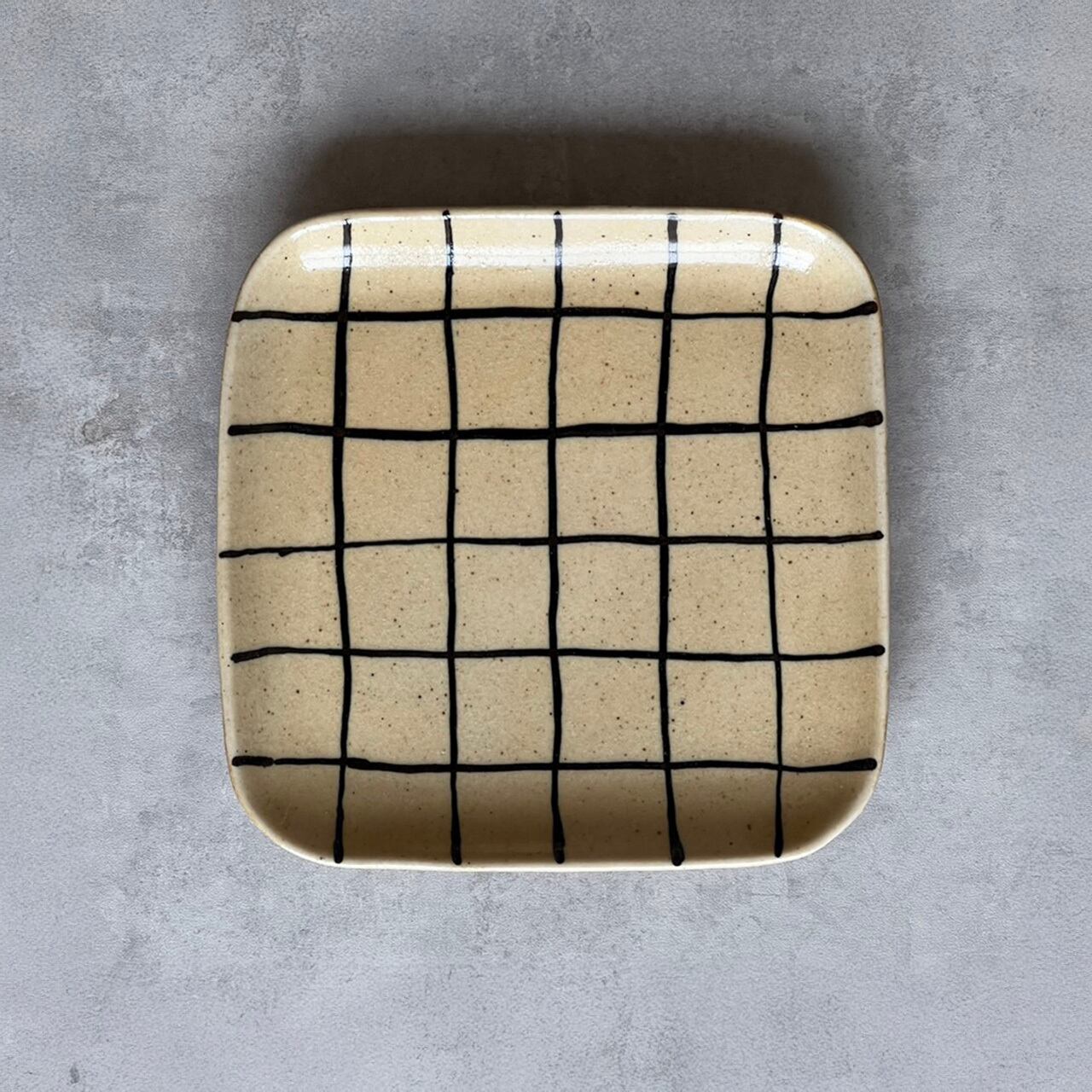 A2512 角皿 格子（茶） | KANESAN1893