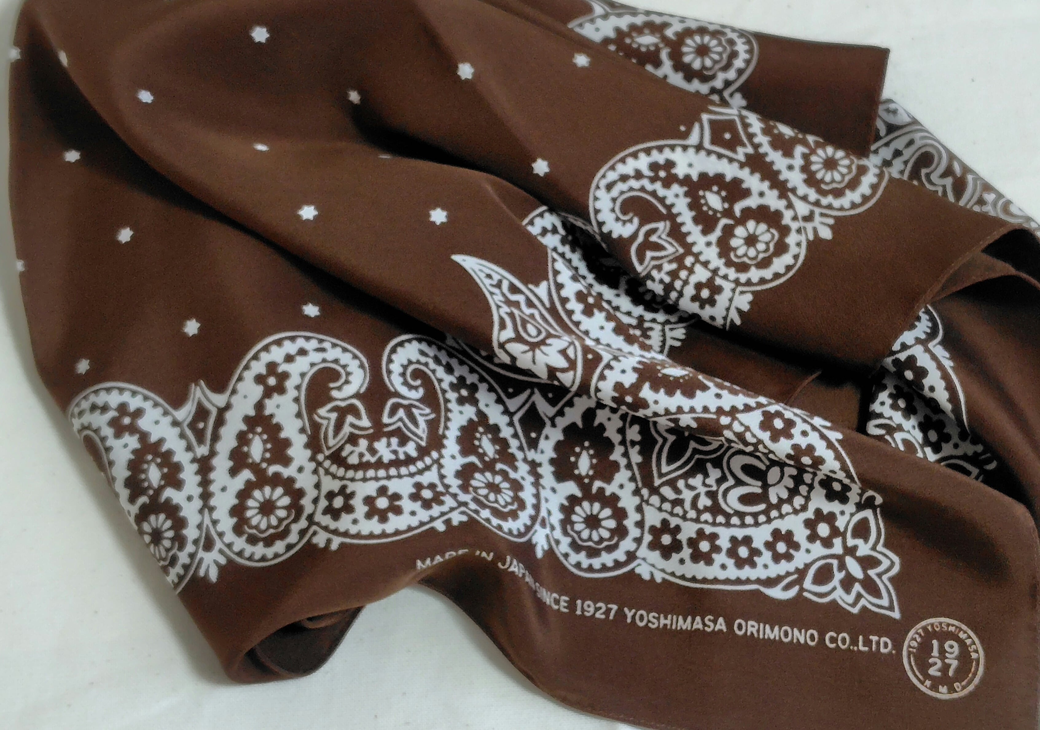 Snoop/ 洗えるシルクスカーフ/ 浜ちりめんシルク【Bwown-ペイズリー柄