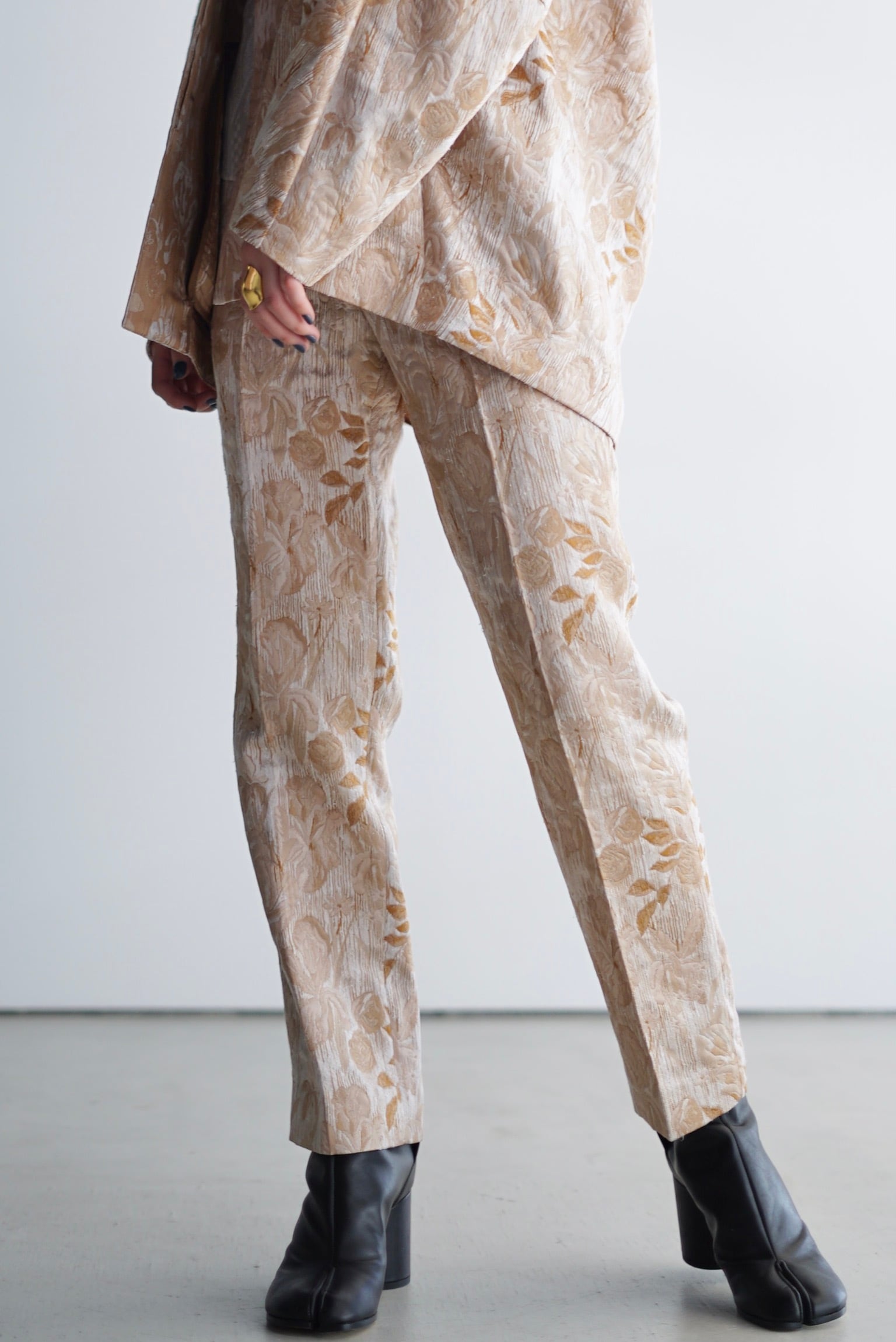 Mame Kurogouchi / Hazy Floral Jacquard Trousers ( BROWN / LILAC