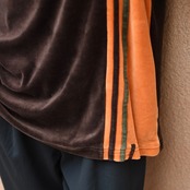 switching design velour long sleeve tee