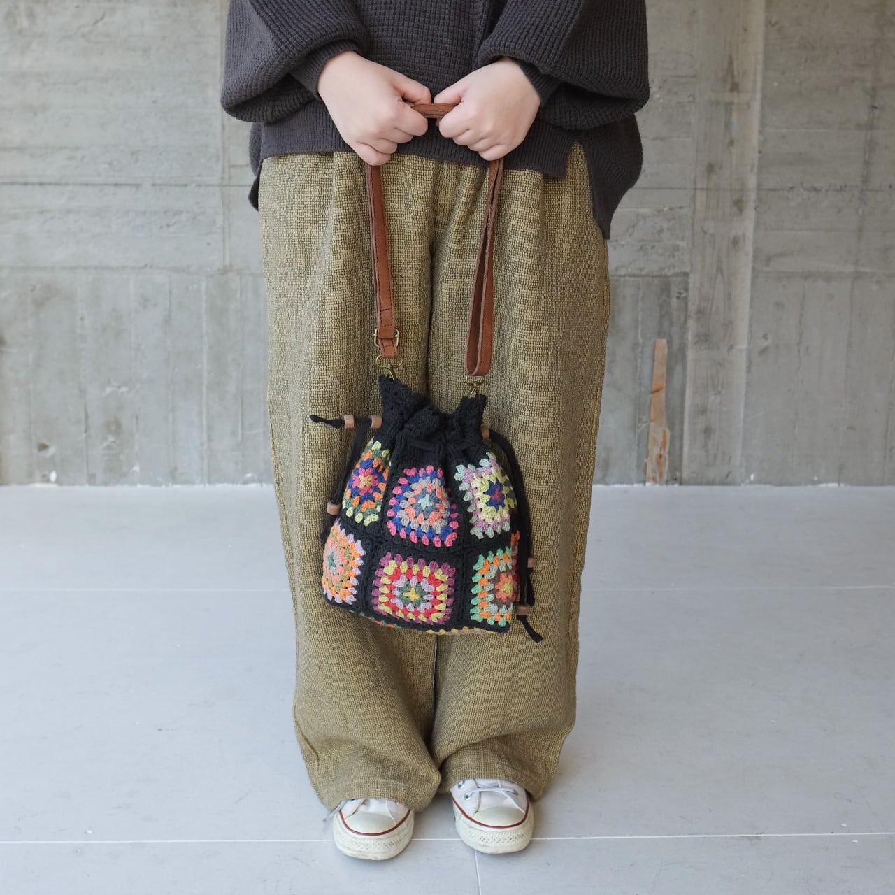 フラワークロシェ巾着バッグ（20w-019）ブラック | Hammock