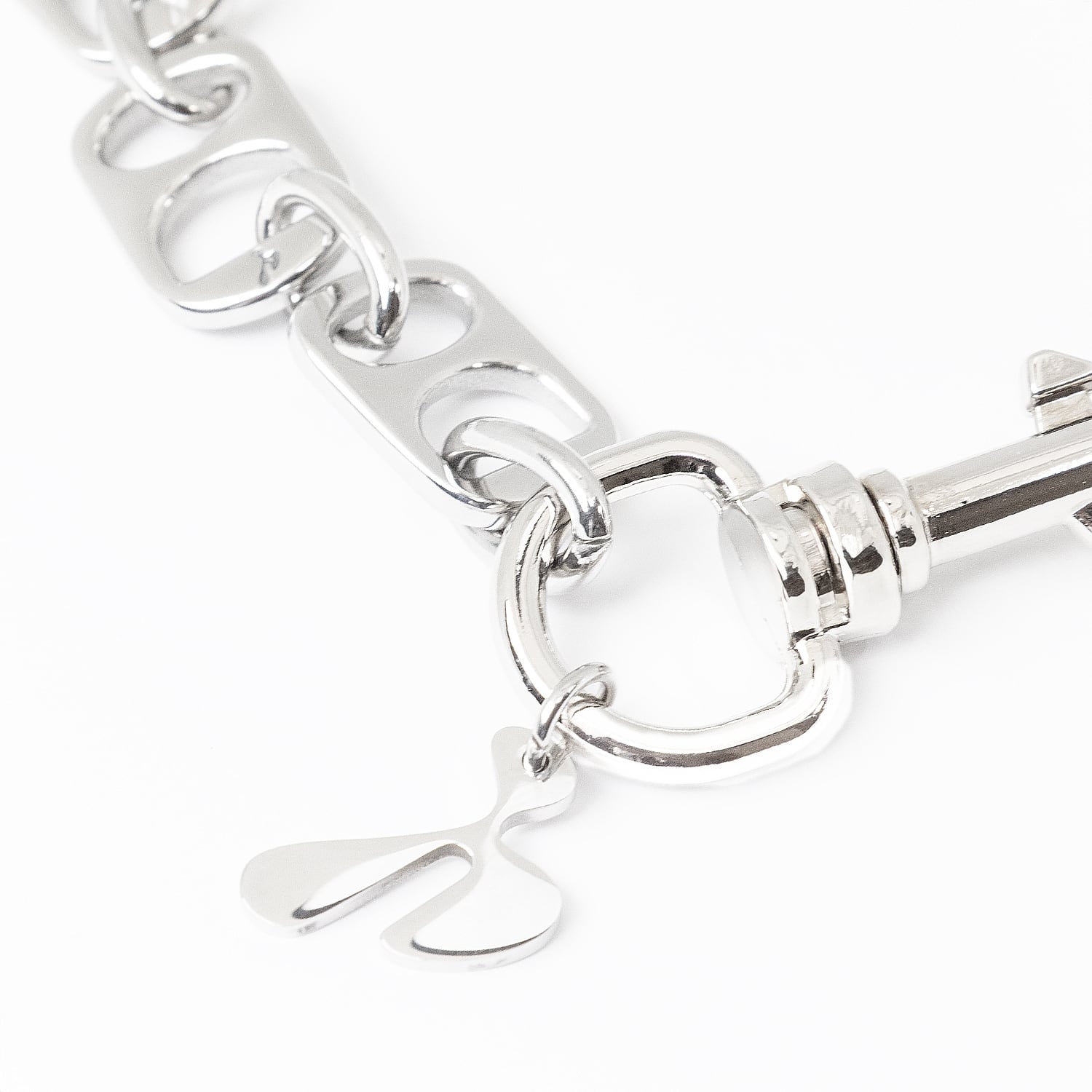 UNEEK BASEMNT - Discover independent style.