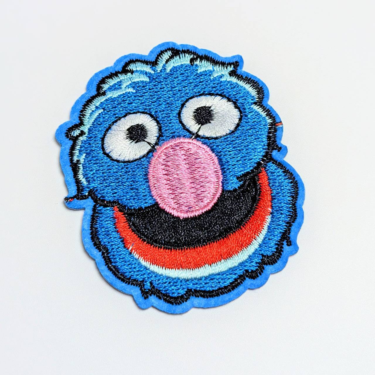送料無料！ ★刺繍アイロンワッペン★【 Sesame Street ( セサミストリート ) 】 グローバー〚アメリカン雑貨 アメトイ〛