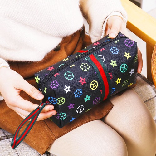 【おしゃれ柄でたくさん入る】メイクポーチ