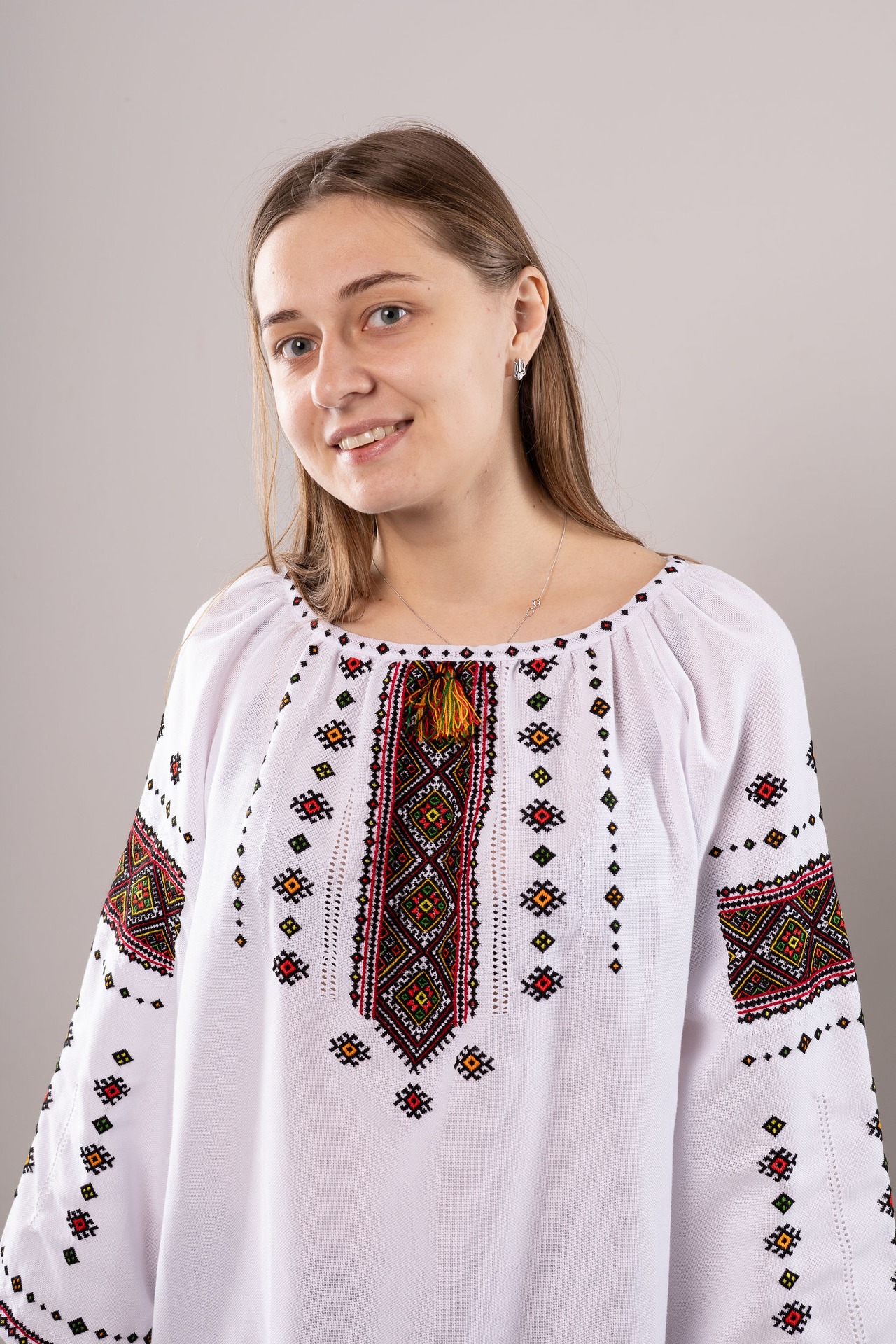 ウクライナ刺繍ヴィシヴァンカ・クラシック　手刺繍　麻　レディース・フリーサイズ - 13