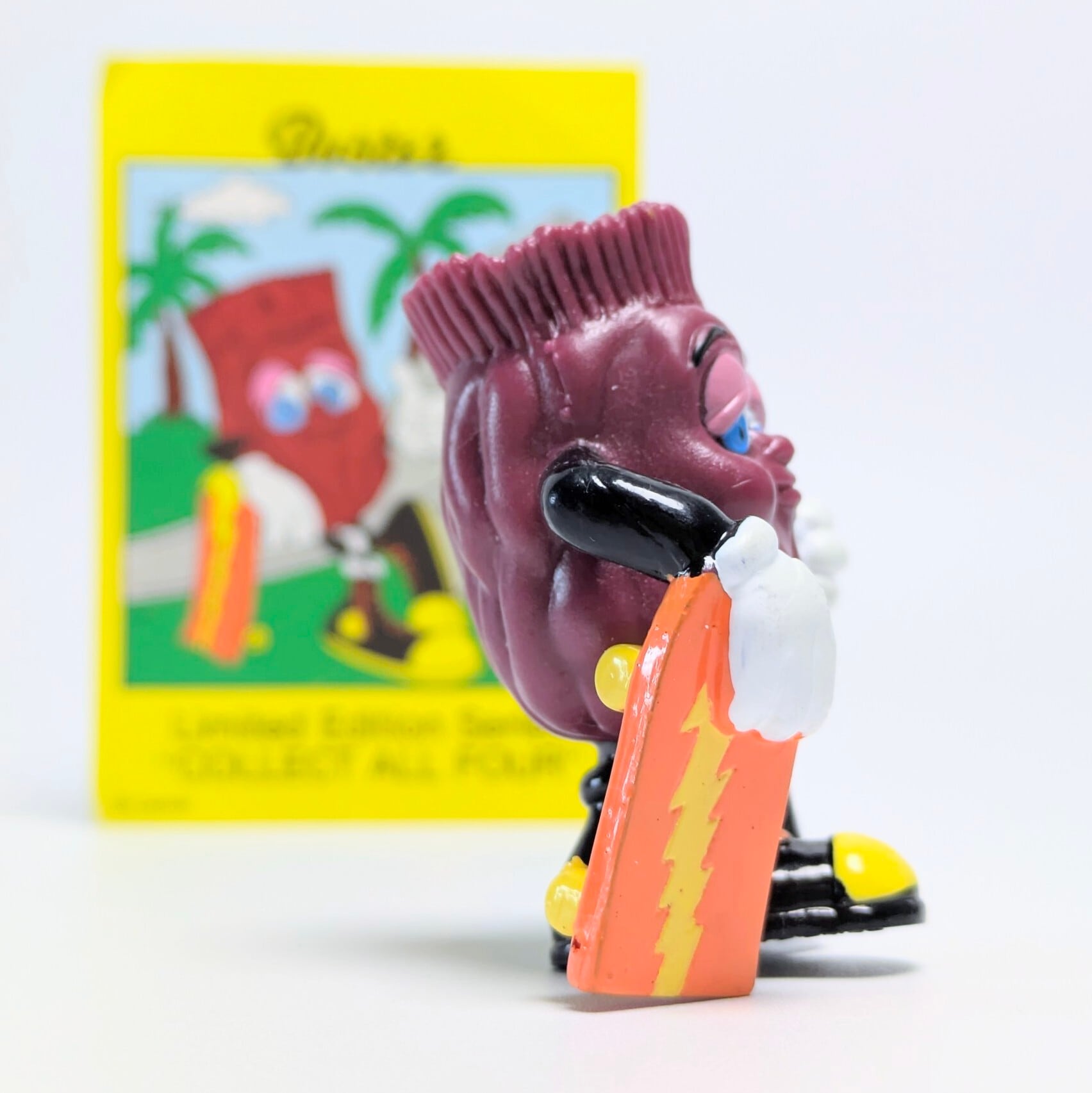 ☆ DEADSTOCK / VINTAGE 1991 ☆ 【 California Raisins(カリフォルニアレーズン)】『 Buster(バスター)/ Hardee's / CARD有り 』 ハーディーズミールトイシリーズ / PVC フィギュア ビンテージトイ 〚アメリカン雑貨 アメトイ〛